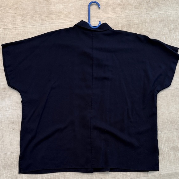Uniqlo Dark Blue Button-Up Blouse size medium, short sleeve collared top - Picture 7 of 7